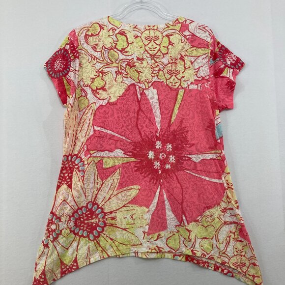 Lulu-B medium Colorful Floral Shark-Bite Hem Stretch Short Sleeve Knit Blouse - Picture 10 of 12